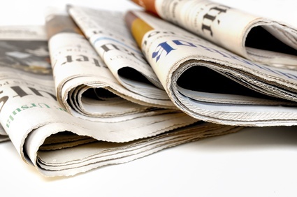 新聞をスラスラ読めるようになる スタートしました 新聞をスラスラ読めるようにすることで、 (1)一流の教養人として社会の動きを把握できるようになってもらうこと (2)就活で業界研究がしっかりできるようにすること (3)さらに将来、社会人になったら強い武器(手段)を持ってもらうことを 目的として、定期的に時事問題をわかりやすく解説しています。