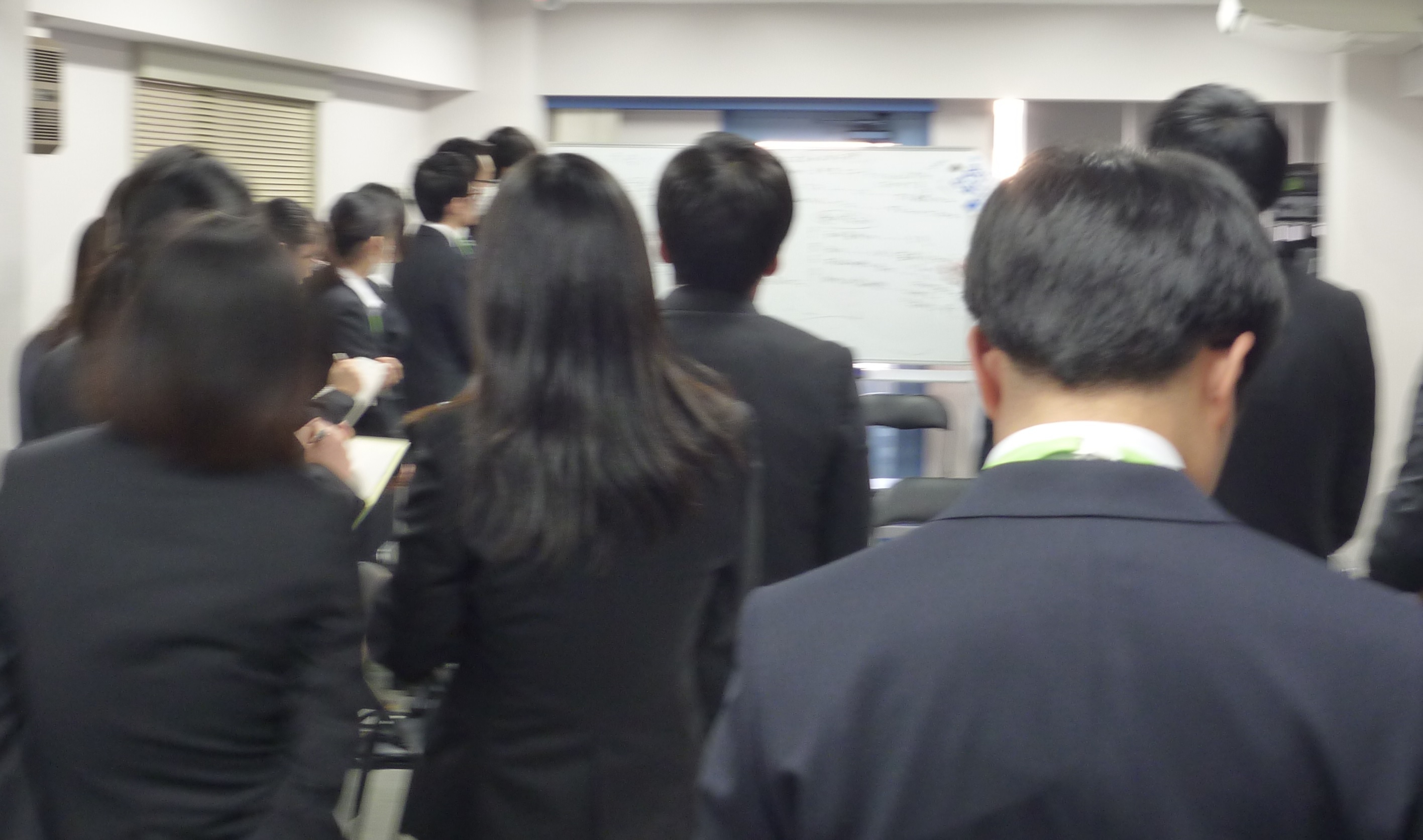 ●面接練習をしてます 総合復習をしました。 面接練習をするといろいろなことが実感して理解できていきます。 「何を・・・どのように言うのか?」 ・面接官からの質問に対して ・短い時間で、相手に伝わるように話す ・印象、どのような印象が伝わっているのか確認 ・伝える相手が代われば、伝わり方が違う